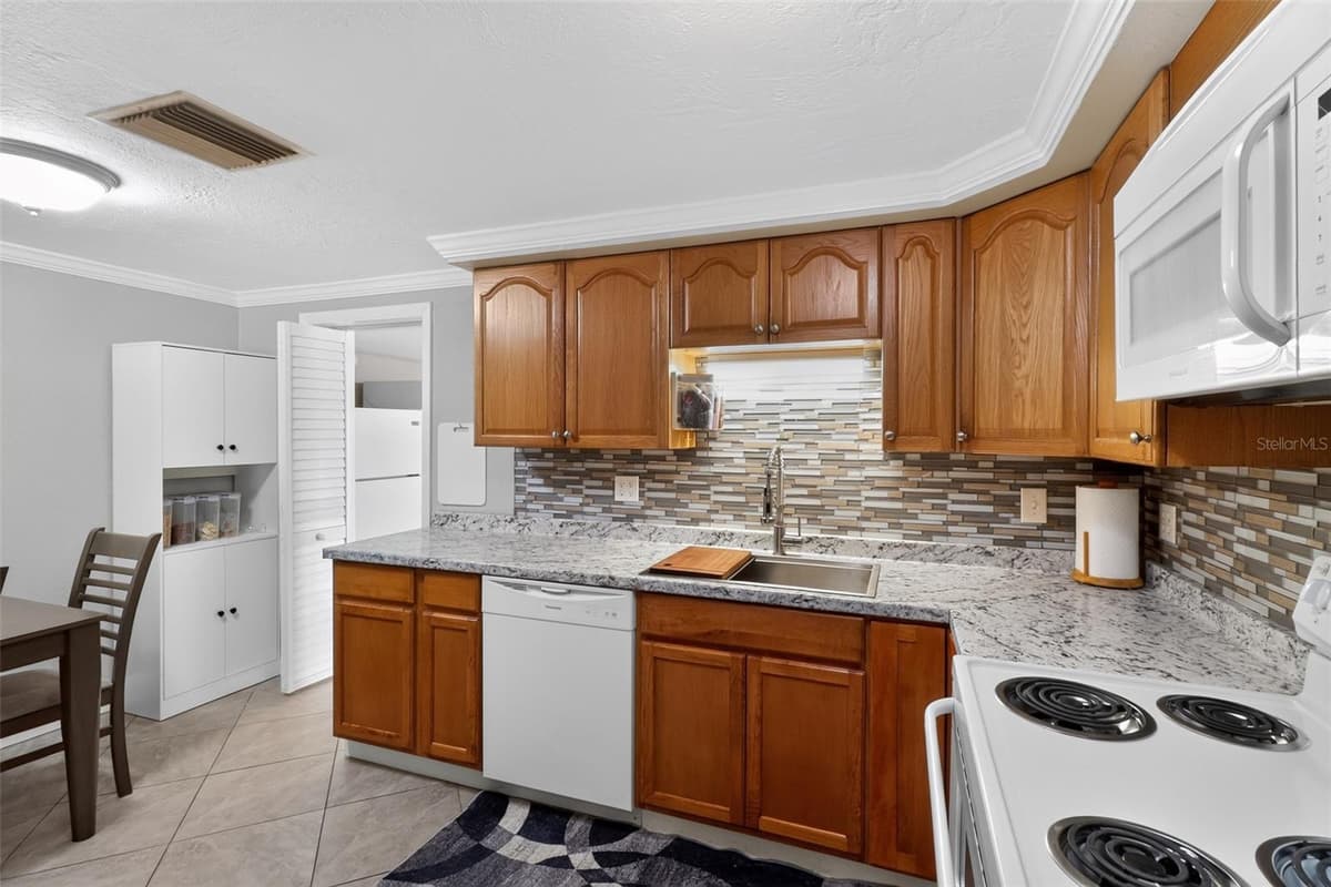 7212 WEDGEWOOD DRIVE — photo 19 of 34