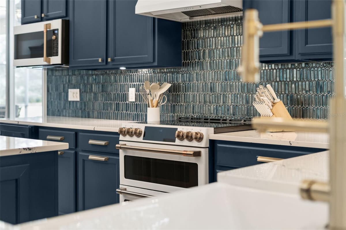 626 ENGLISH LAKE DRIVE — photo 11 of 57