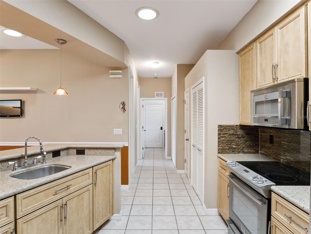 21815 TARTAN STREET — photo 11 of 64