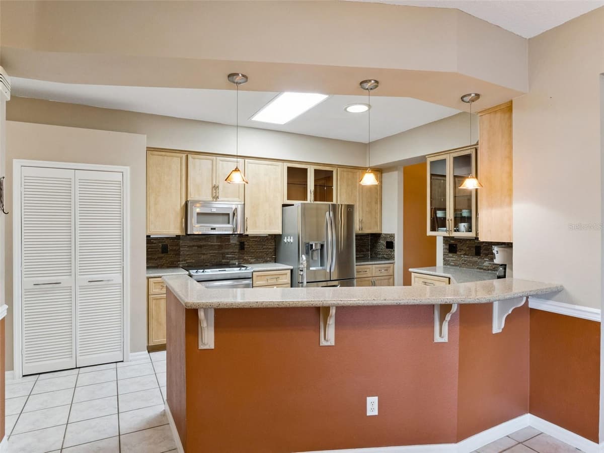 21815 TARTAN STREET — photo 10 of 64