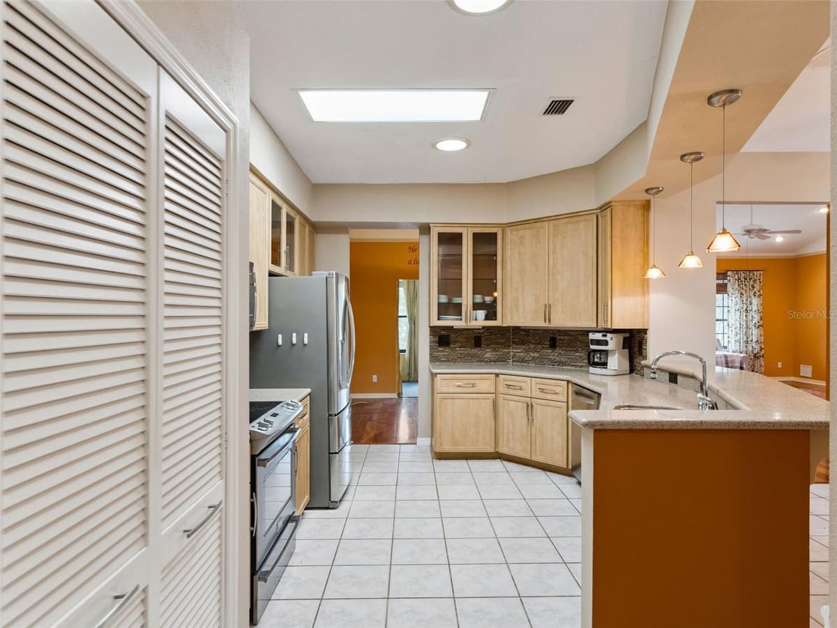 21815 TARTAN STREET — photo 12 of 64