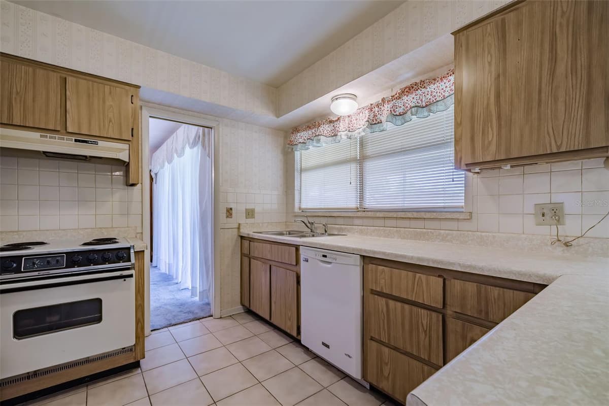5004 HESPERIDES STREET — photo 15 of 30