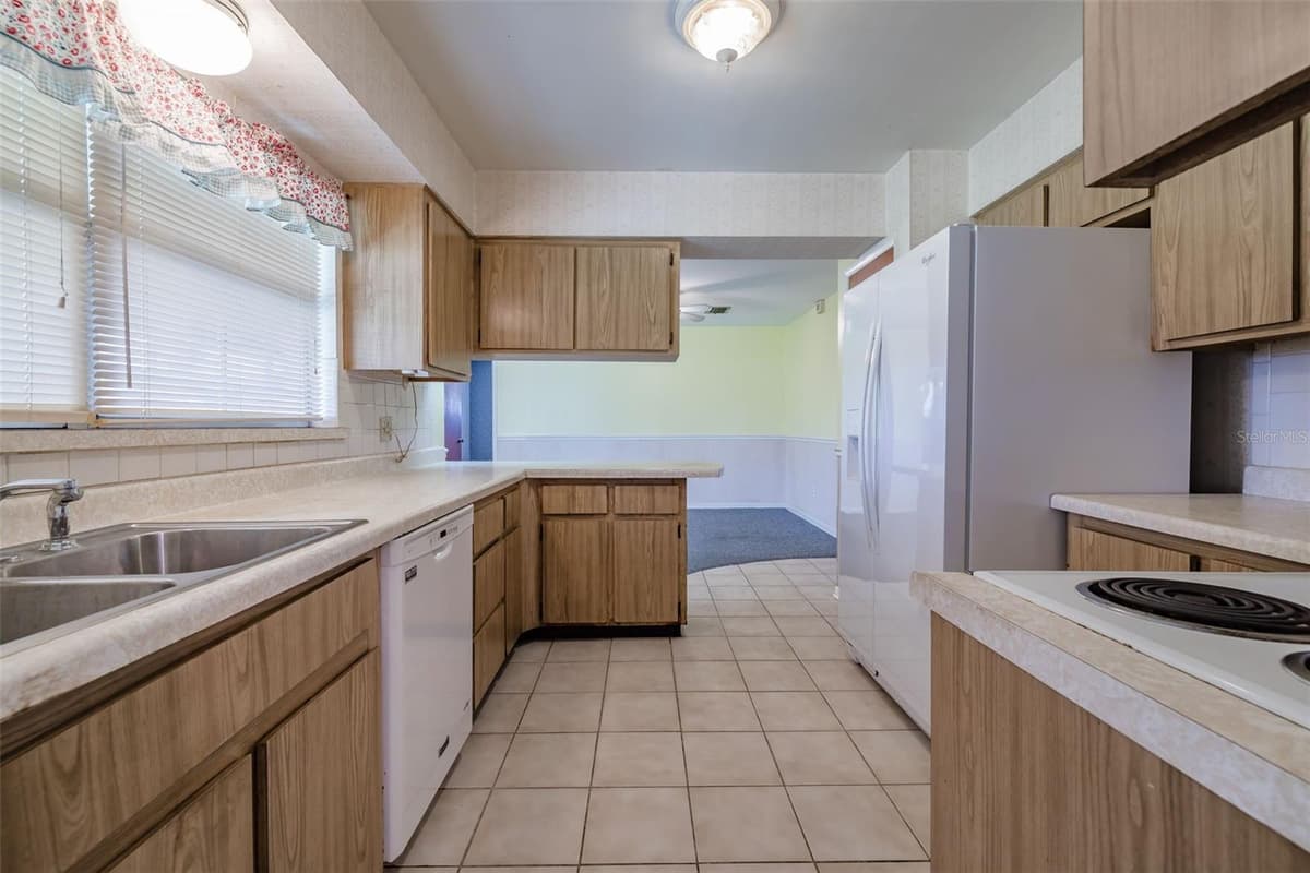 5004 HESPERIDES STREET — photo 13 of 30