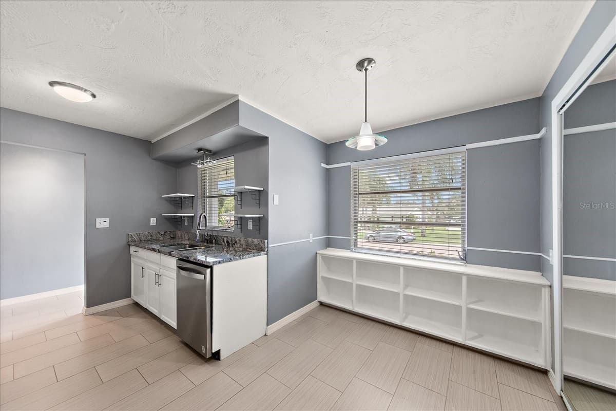208 TALLEY DRIVE — photo 11 of 26