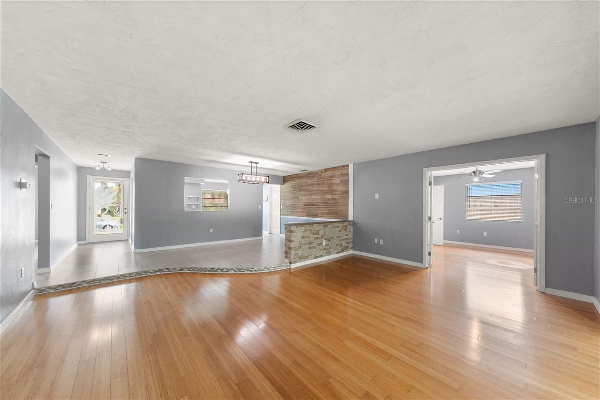208 TALLEY DRIVE — photo 3 of 26