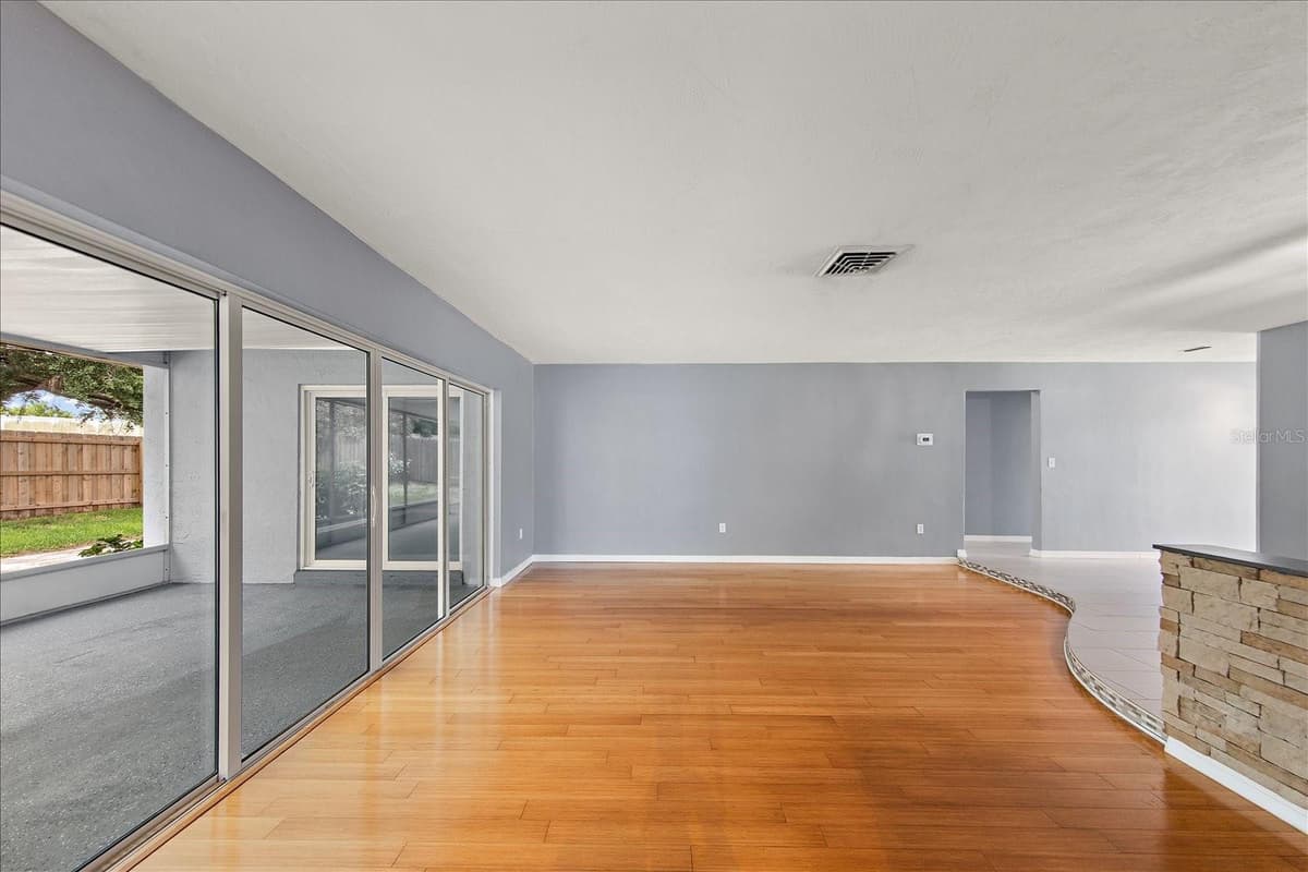 208 TALLEY DRIVE — photo 7 of 26