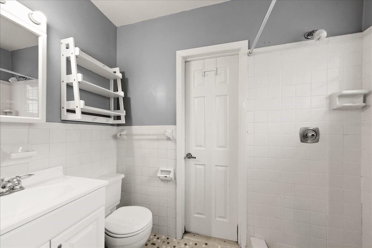 208 TALLEY DRIVE — photo 13 of 26