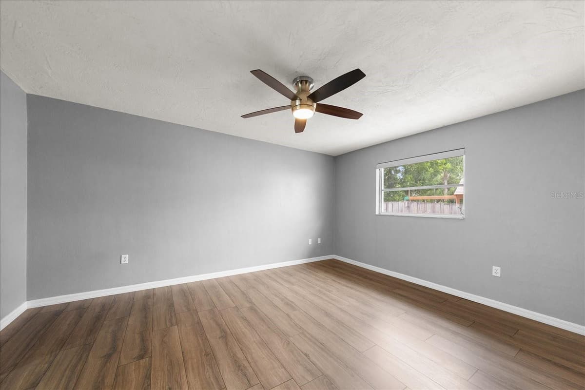 208 TALLEY DRIVE — photo 18 of 26