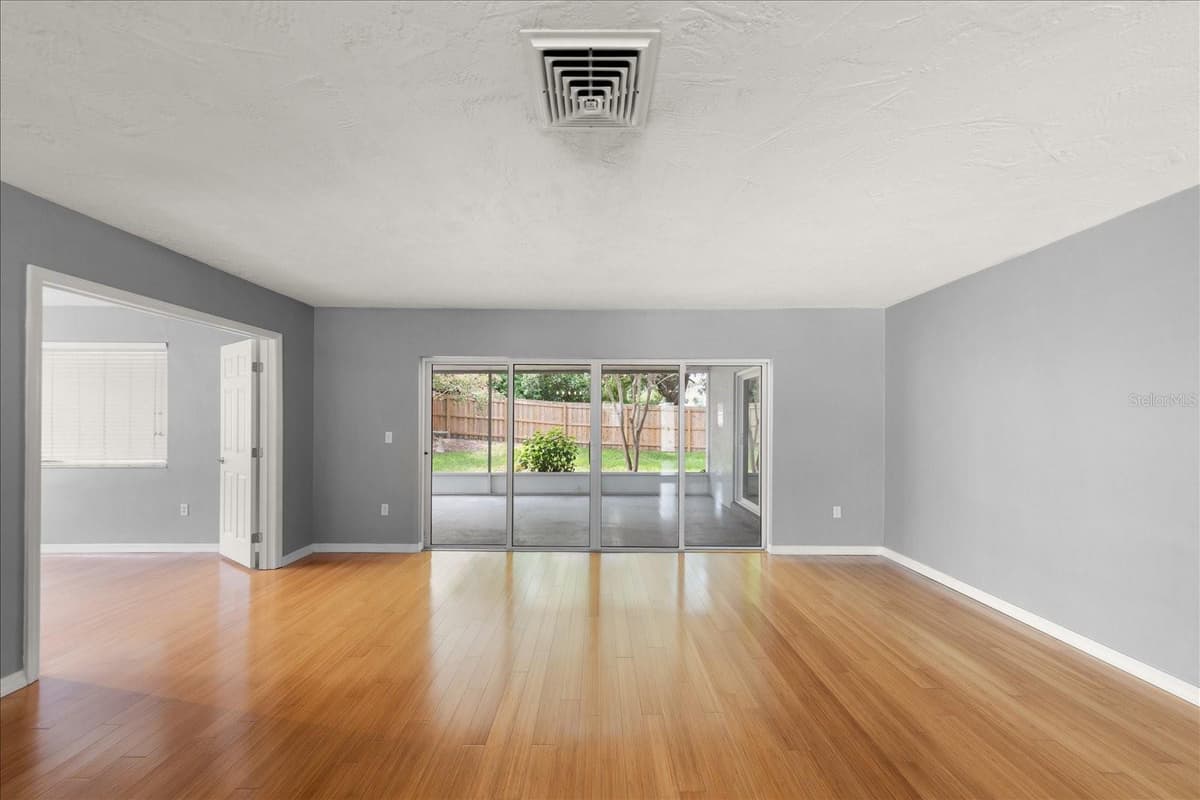 208 TALLEY DRIVE — photo 8 of 26