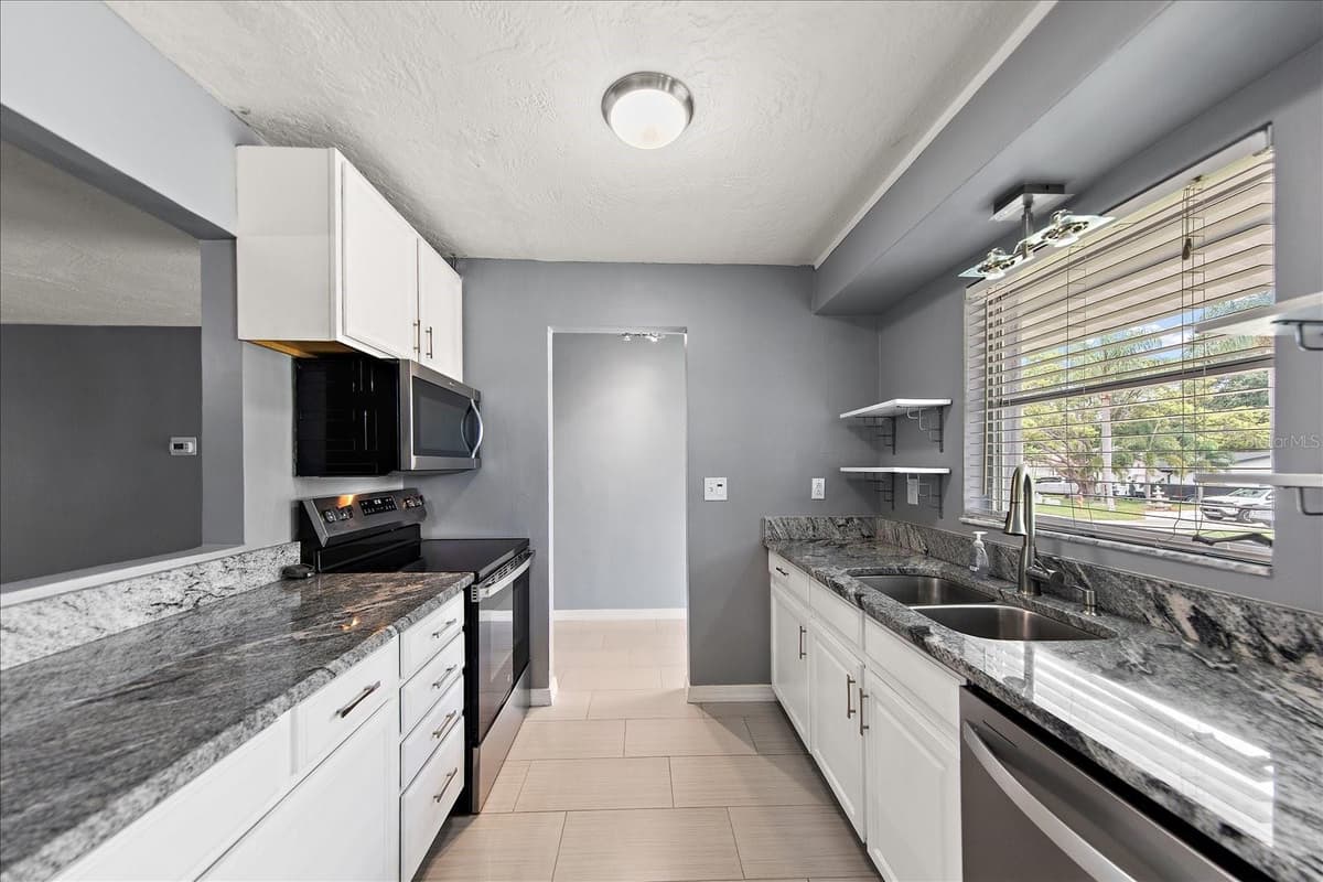 208 TALLEY DRIVE — photo 9 of 26