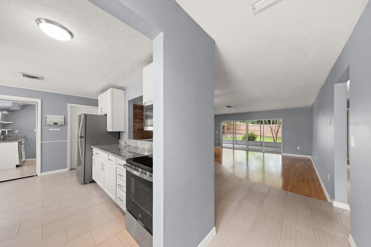 208 TALLEY DRIVE — photo 4 of 26