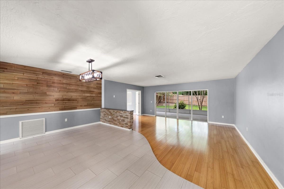 208 TALLEY DRIVE — photo 2 of 26