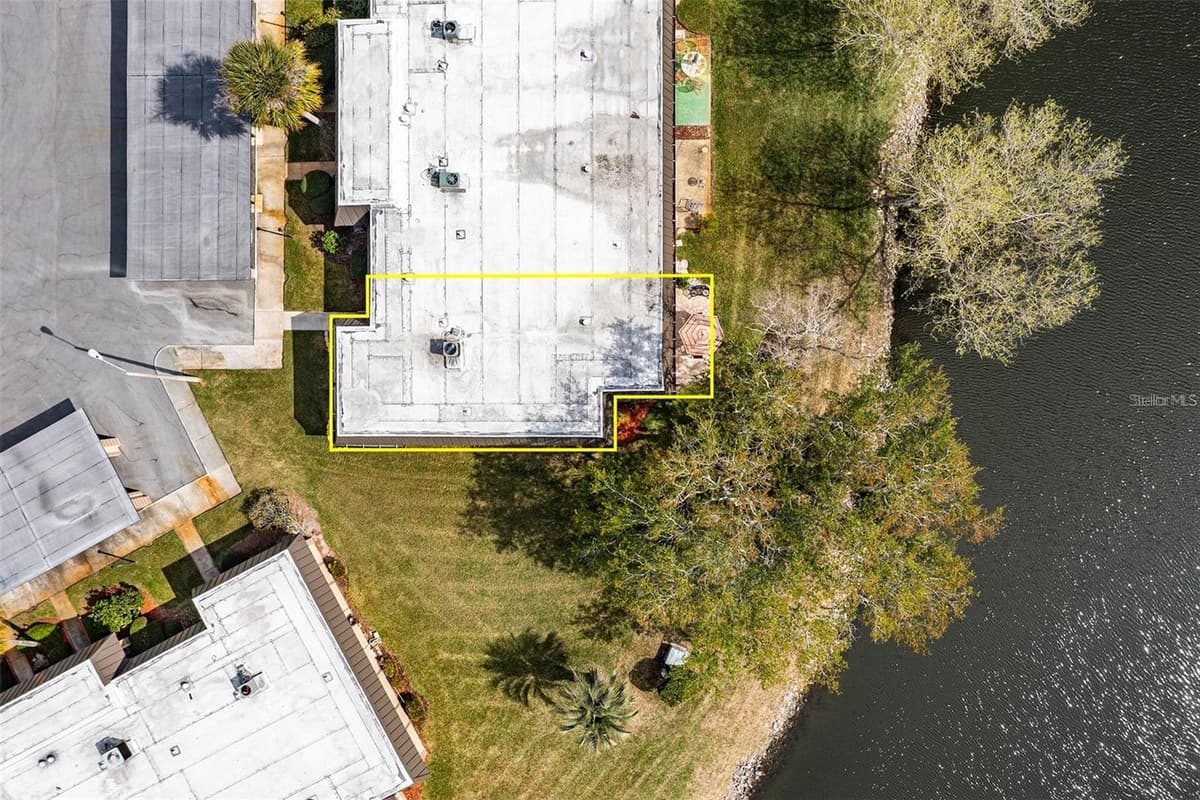 4122 HAMPTON DRIVE — photo 40 of 44