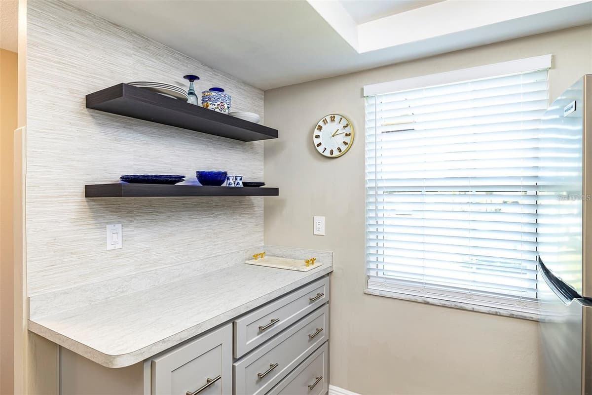 4122 HAMPTON DRIVE — photo 10 of 44
