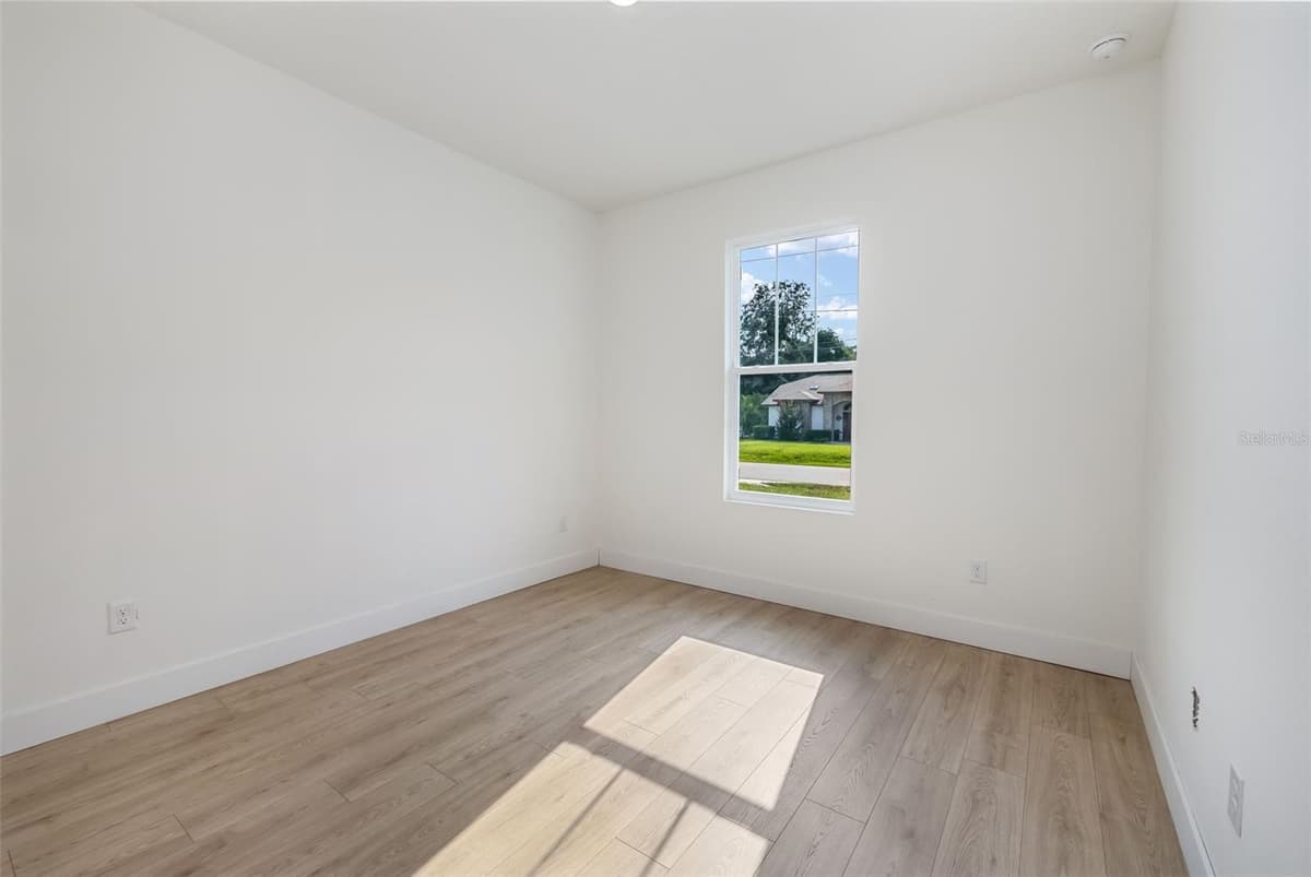 36 BURNSIDE DRIVE — photo 32 of 42