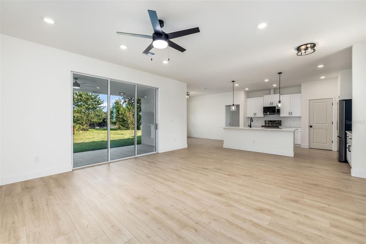 36 BURNSIDE DRIVE — photo 8 of 42