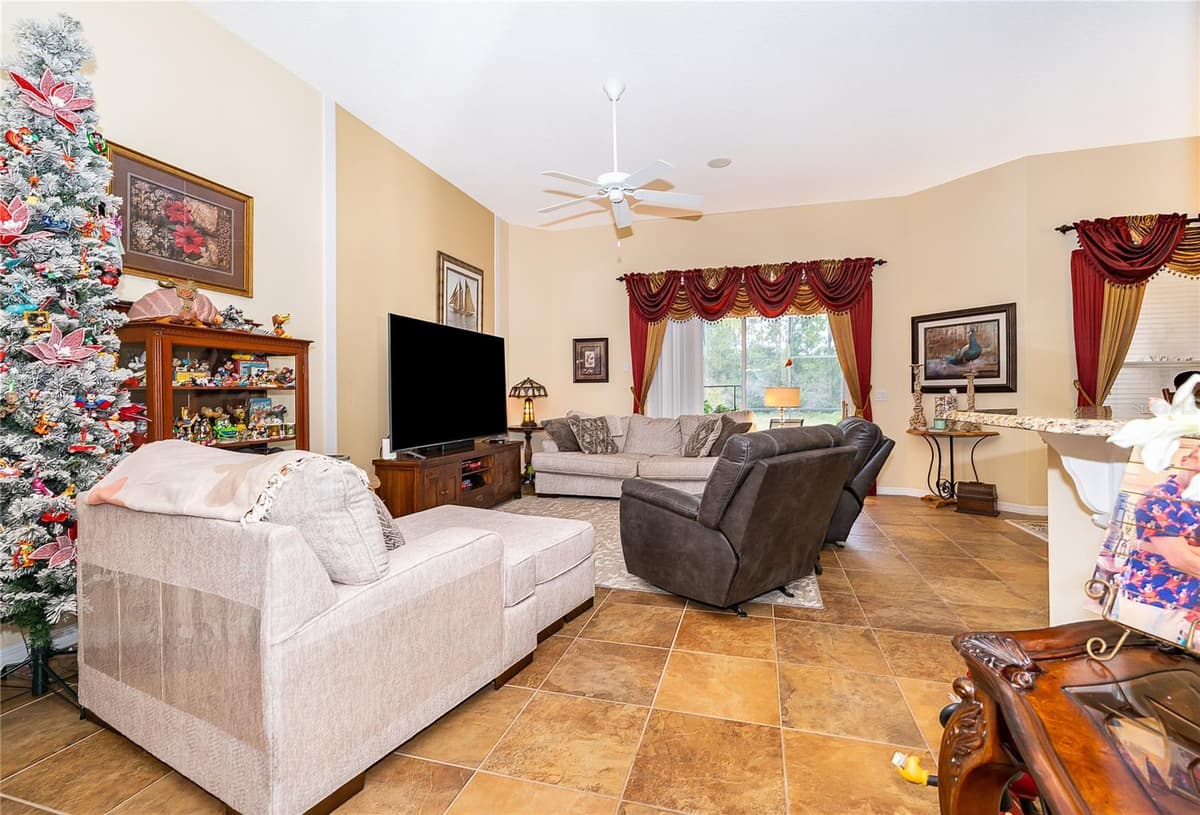 124 YELLOW SNAPDRAGON DRIVE — photo 10 of 42
