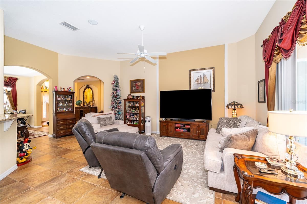 124 YELLOW SNAPDRAGON DRIVE — photo 9 of 42