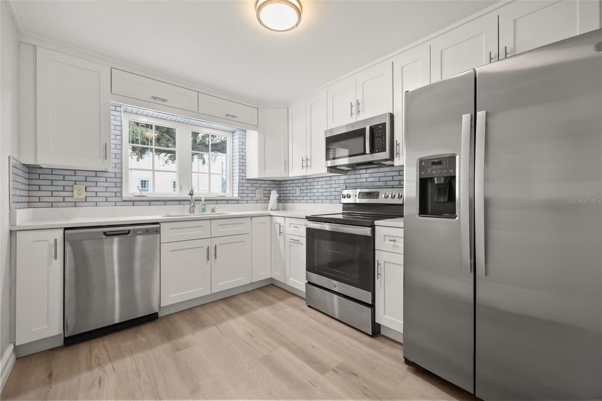 104 CLYDE AVENUE — photo 15 of 29