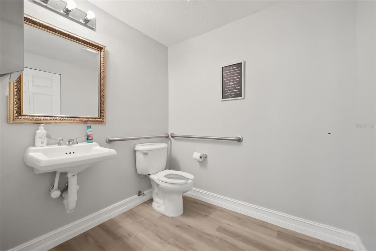 104 CLYDE AVENUE — photo 10 of 29