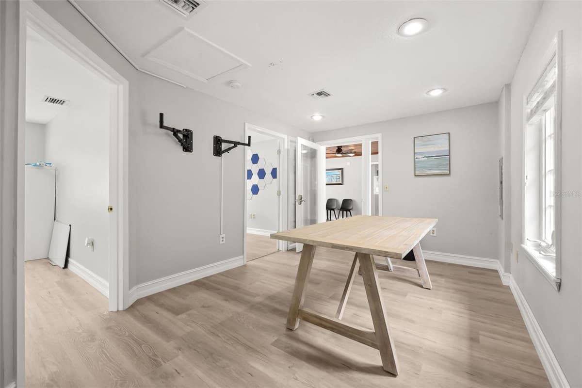 104 CLYDE AVENUE — photo 9 of 29