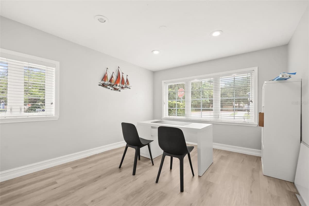 104 CLYDE AVENUE — photo 11 of 29