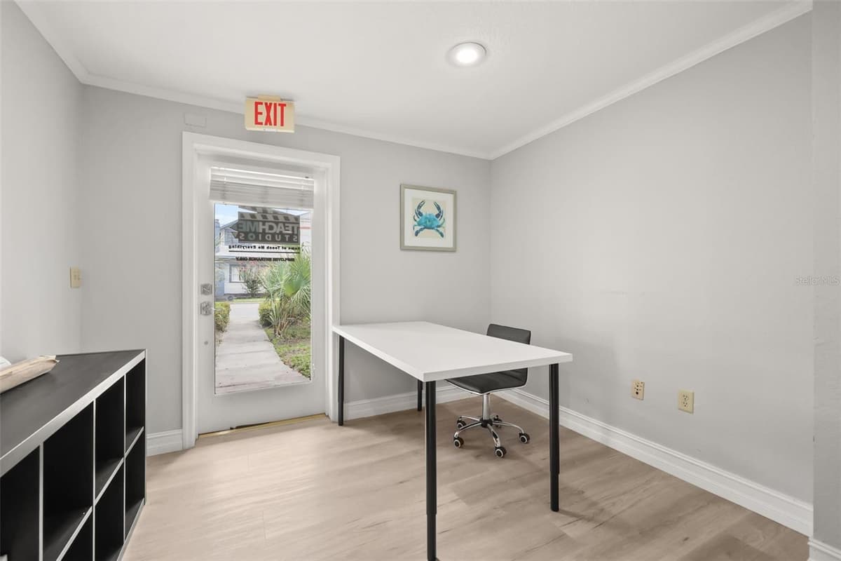 104 CLYDE AVENUE — photo 17 of 29