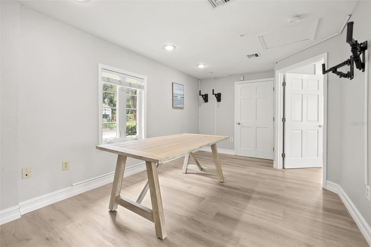104 CLYDE AVENUE — photo 8 of 29