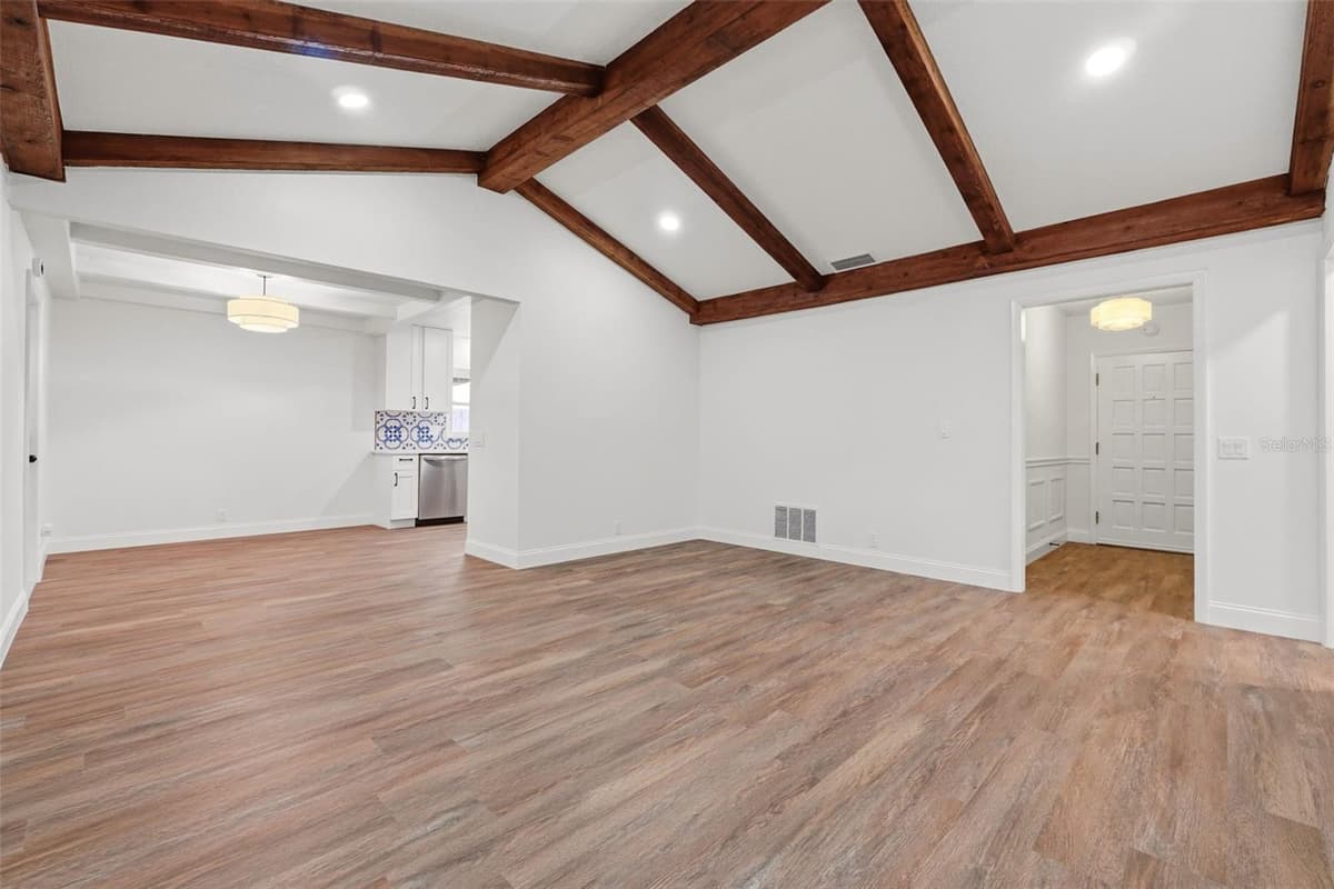 205 WHITMAN ROAD — photo 5 of 22