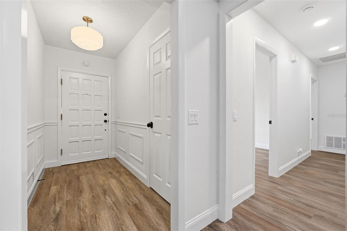 205 WHITMAN ROAD — photo 4 of 22
