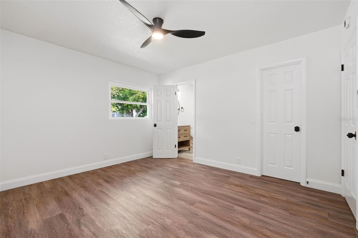 205 WHITMAN ROAD — photo 11 of 22