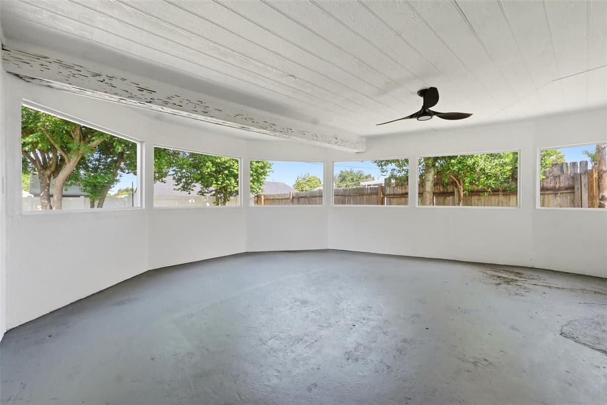 205 WHITMAN ROAD — photo 18 of 22