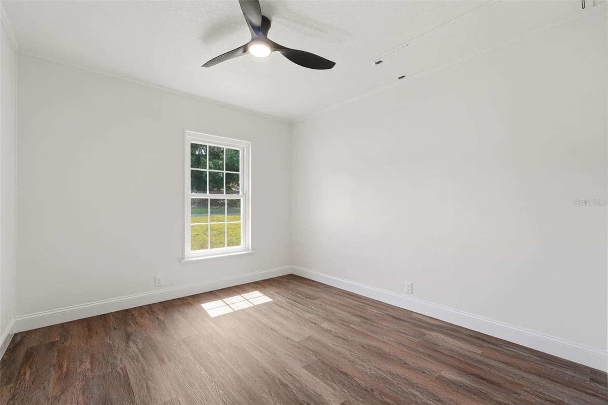 205 WHITMAN ROAD — photo 15 of 22