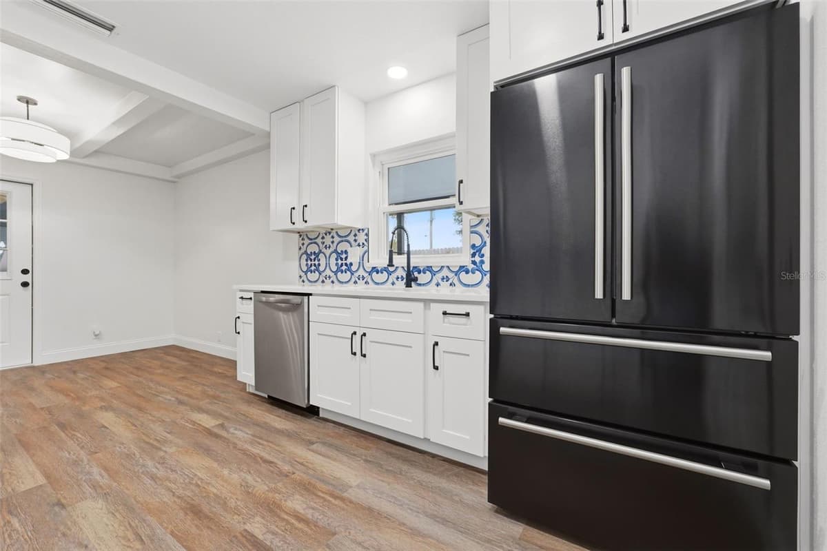 205 WHITMAN ROAD — photo 10 of 22