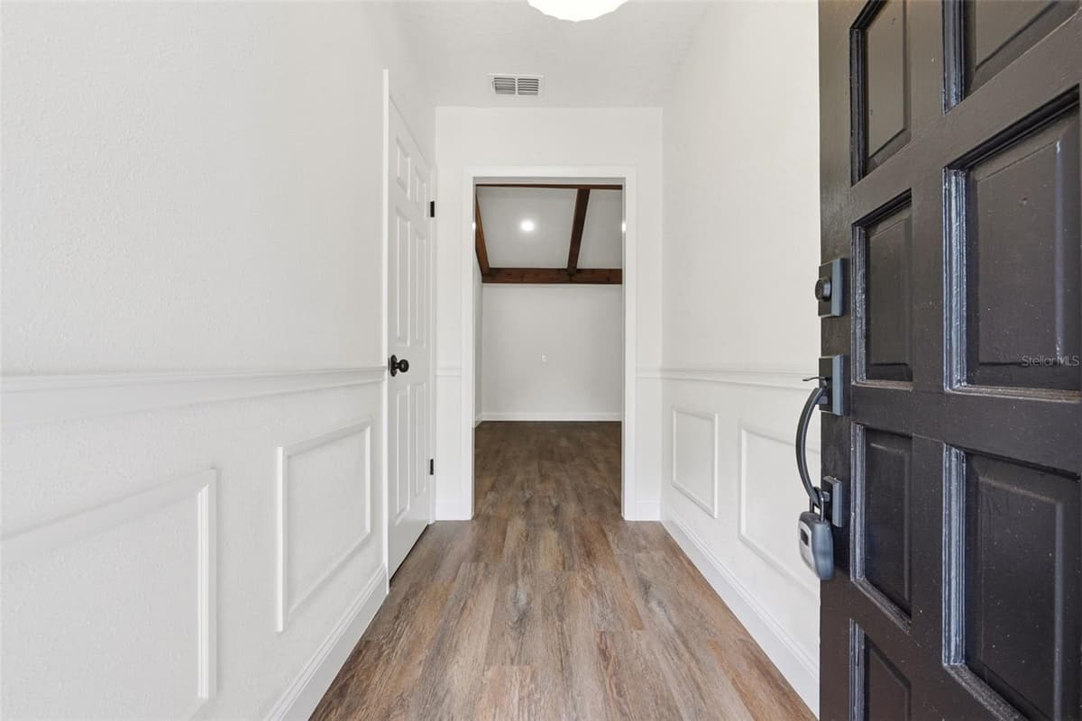 205 WHITMAN ROAD — photo 3 of 22