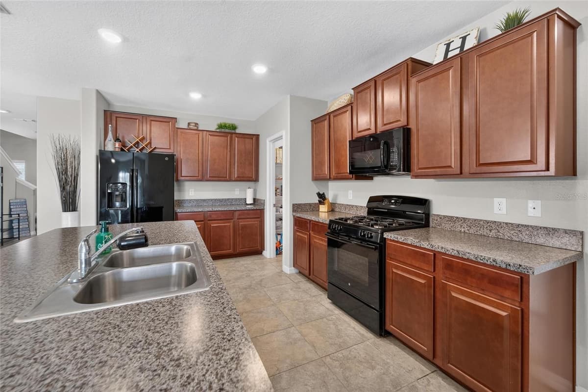 5119 WHITE CHICORY DRIVE — photo 21 of 90