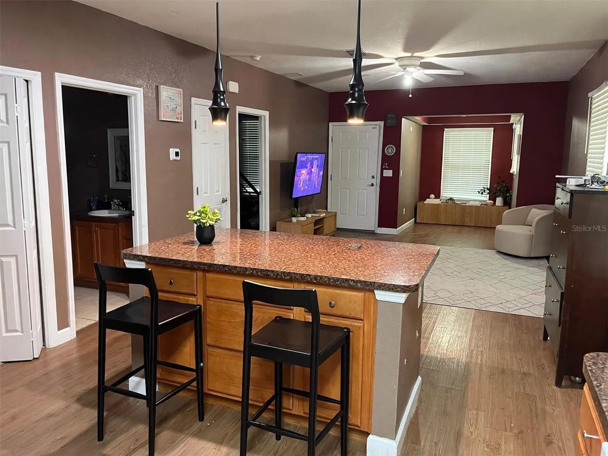 1712 MAIN STREET — photo 6 of 14
