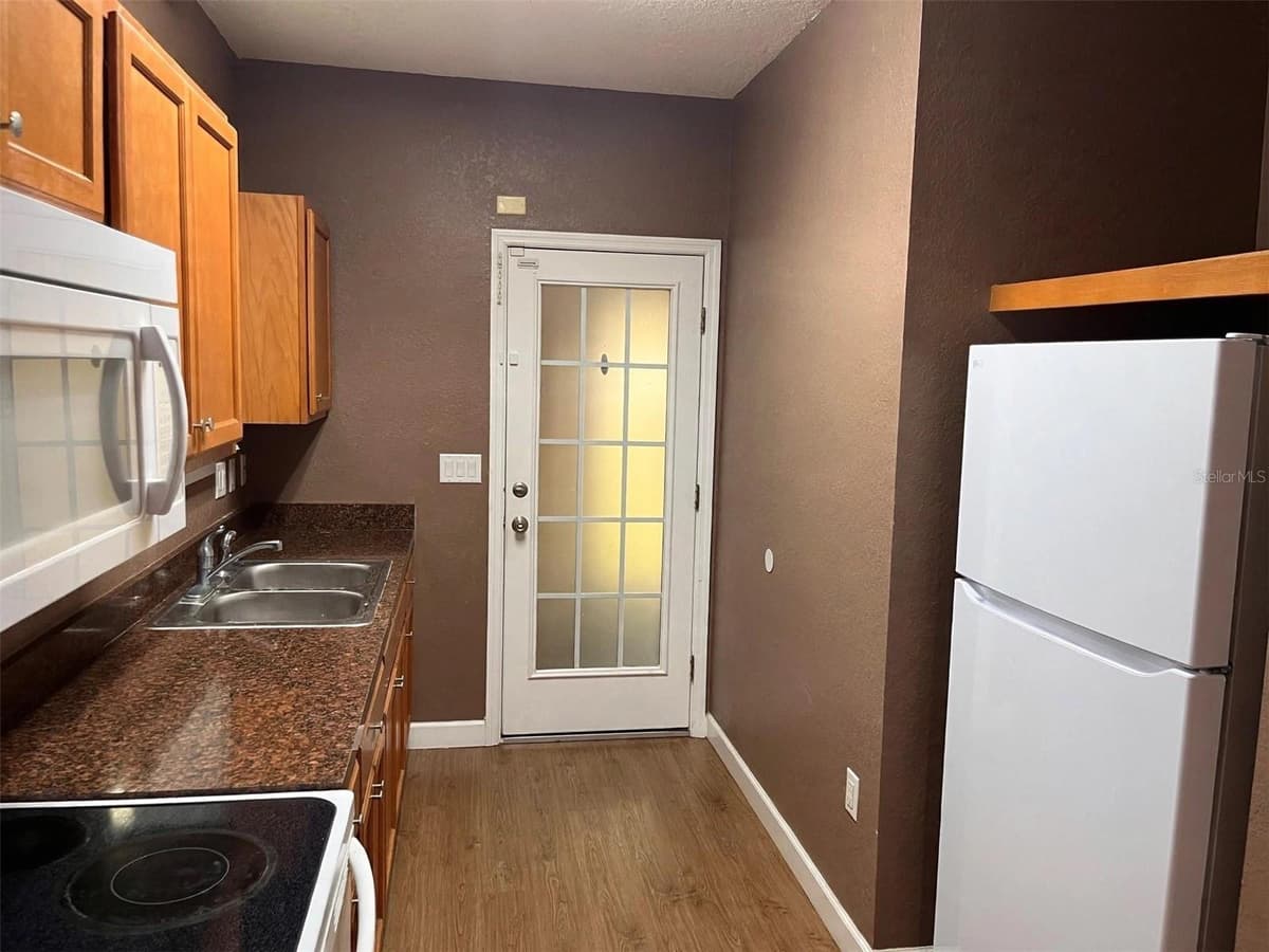 1712 MAIN STREET — photo 7 of 14