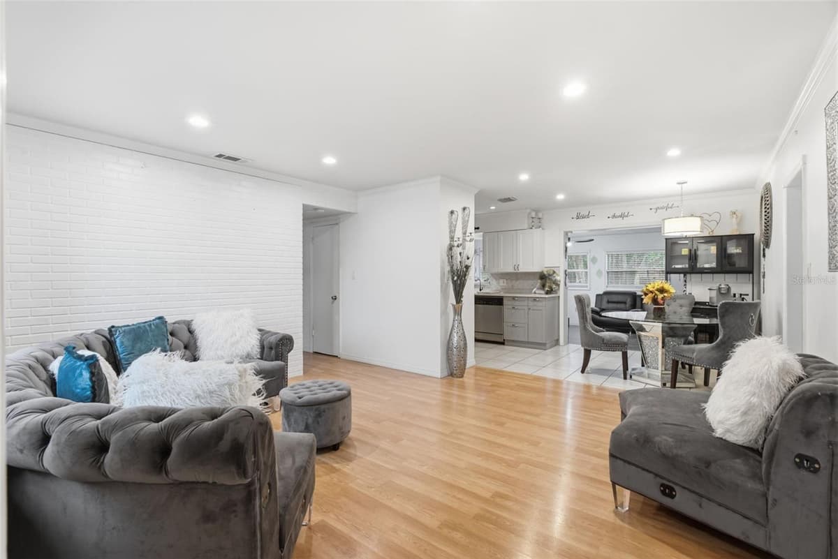9242 52ND STREET — photo 4 of 39