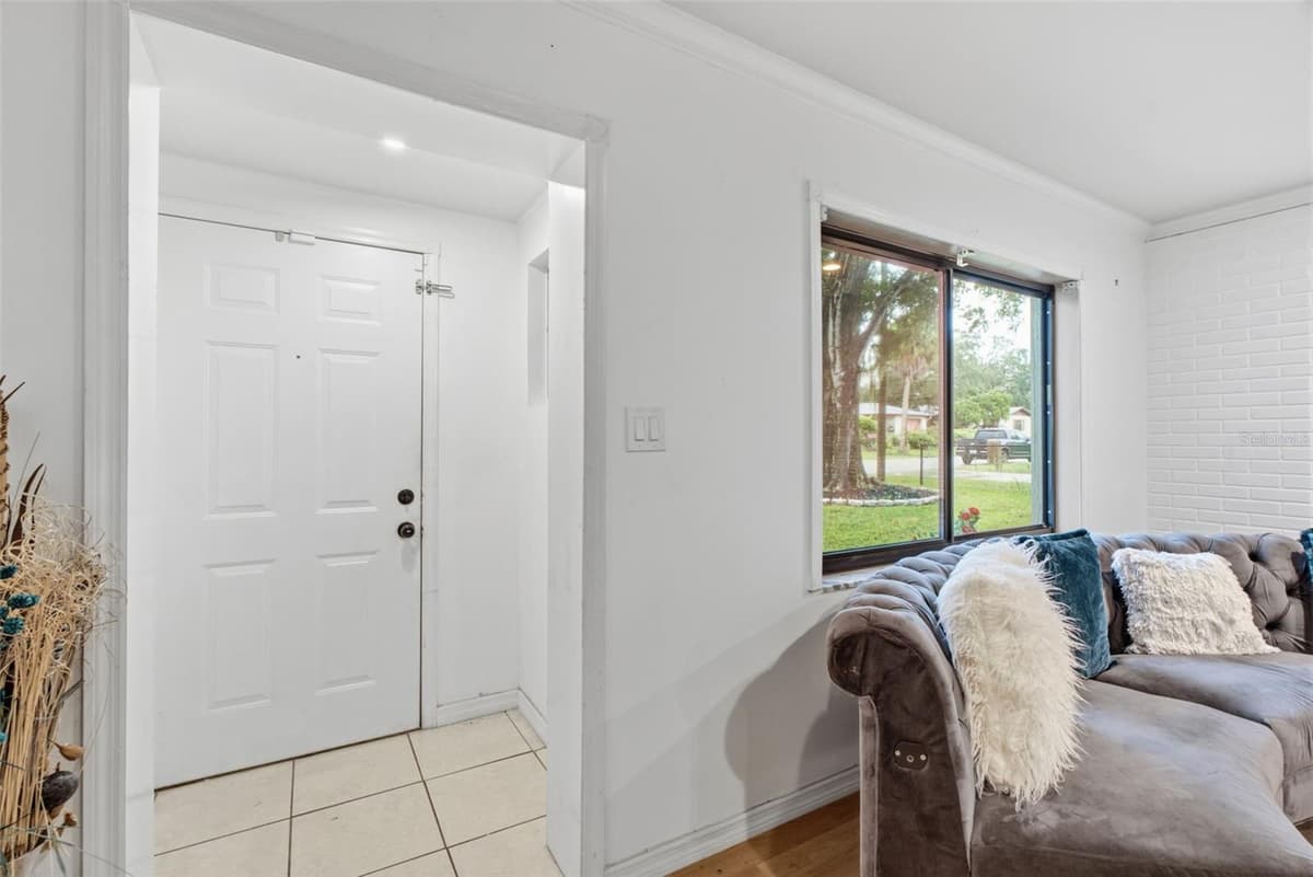 9242 52ND STREET — photo 3 of 39