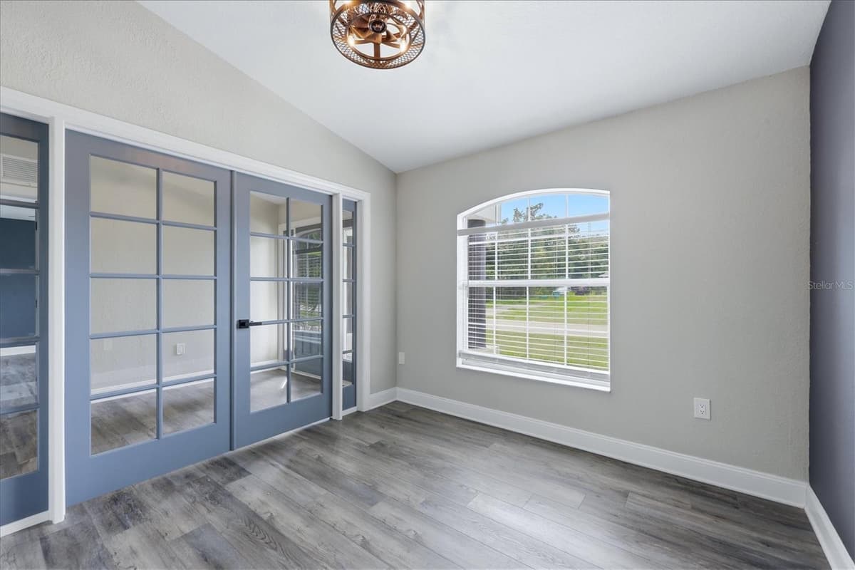 281 PEMBROKE DRIVE — photo 6 of 53