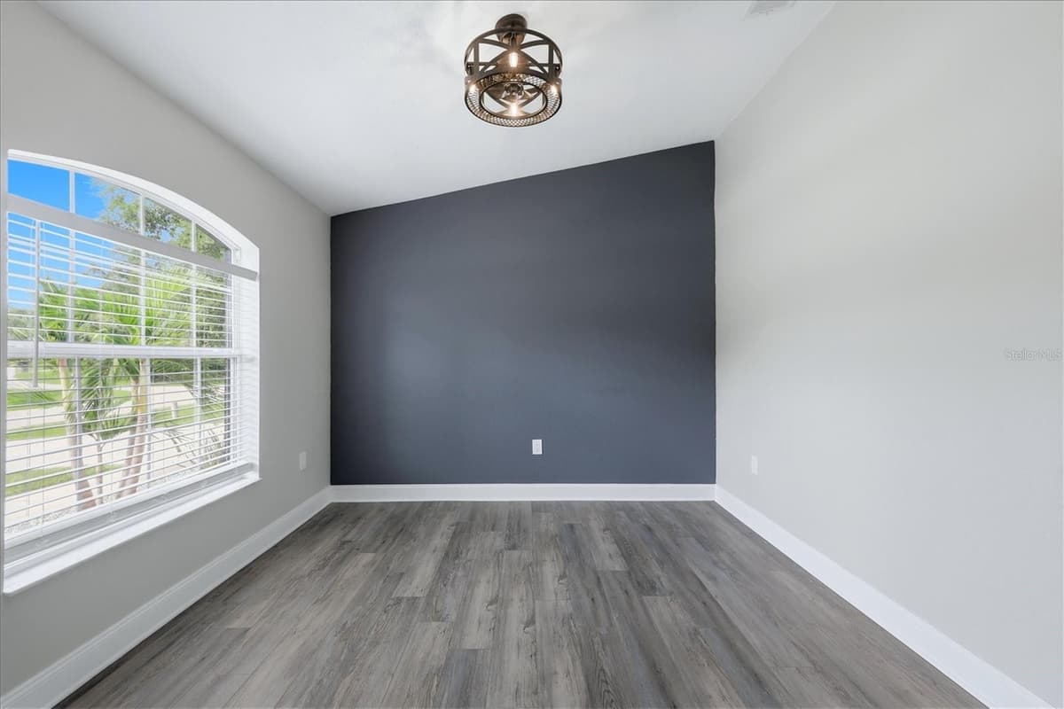 281 PEMBROKE DRIVE — photo 20 of 53