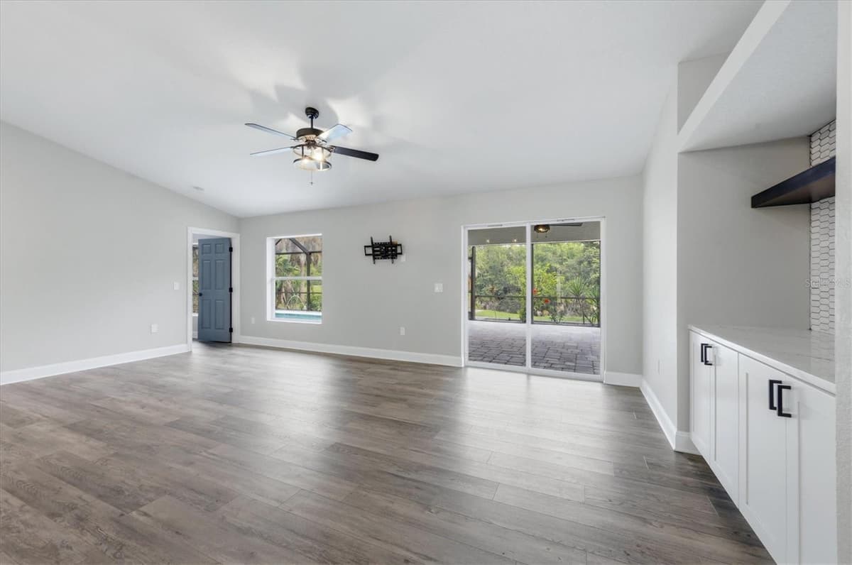 281 PEMBROKE DRIVE — photo 11 of 53