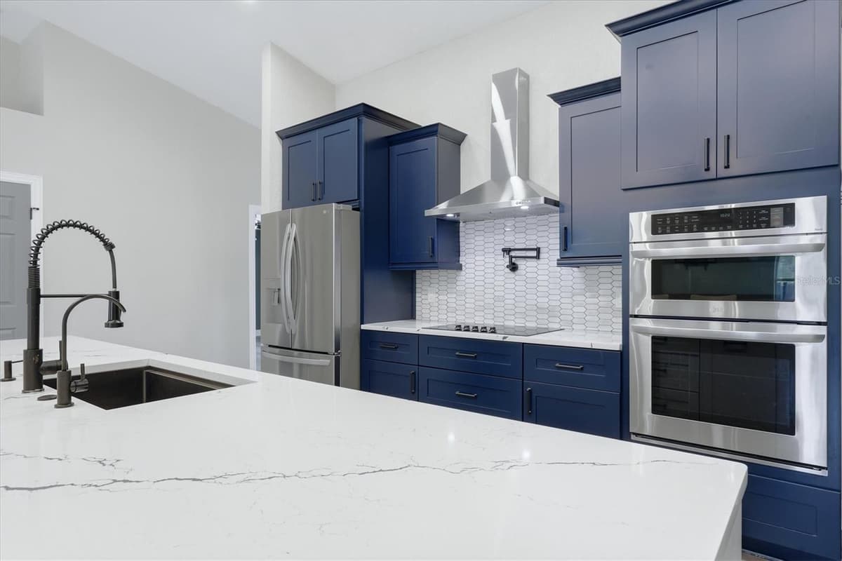 281 PEMBROKE DRIVE — photo 16 of 53