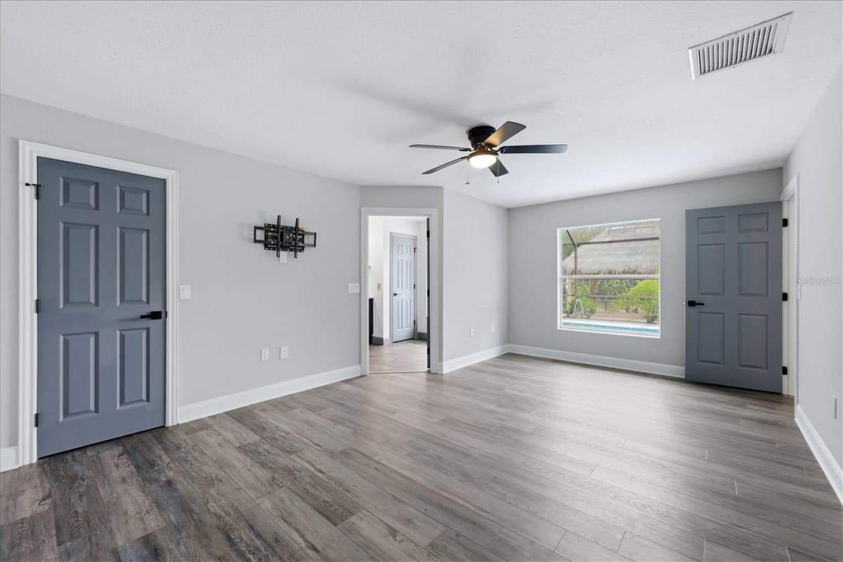 281 PEMBROKE DRIVE — photo 18 of 53