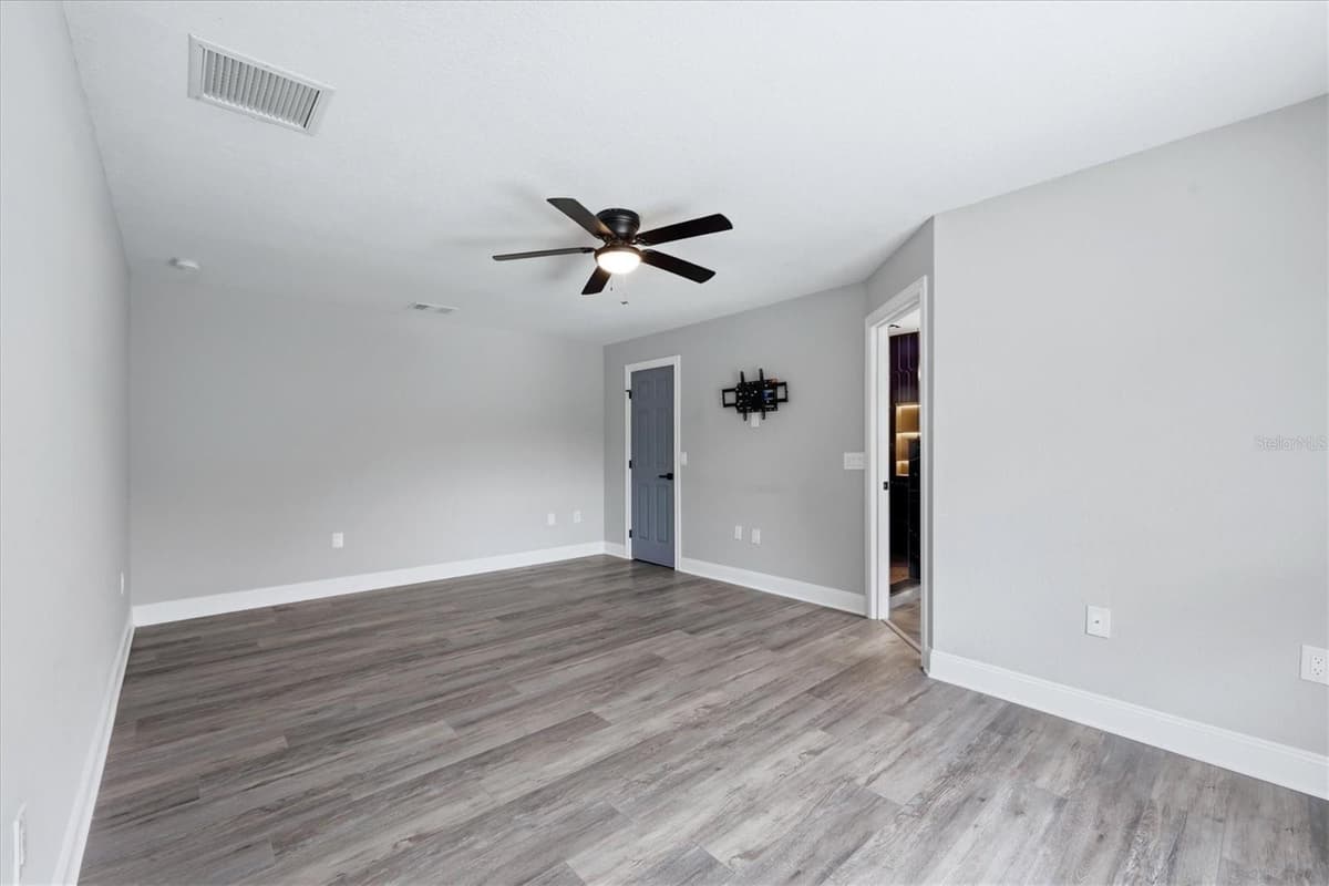 281 PEMBROKE DRIVE — photo 19 of 53