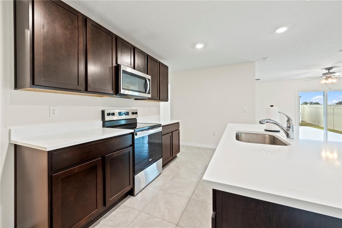 24595 11TH PLACE — photo 3 of 44