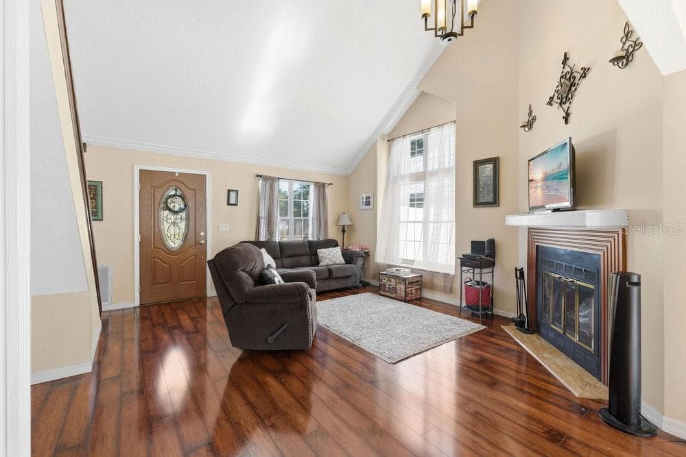 2640 WAYMEYER DRIVE — photo 3 of 33