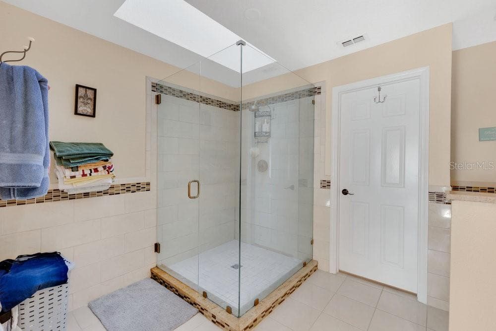 2640 WAYMEYER DRIVE — photo 13 of 33