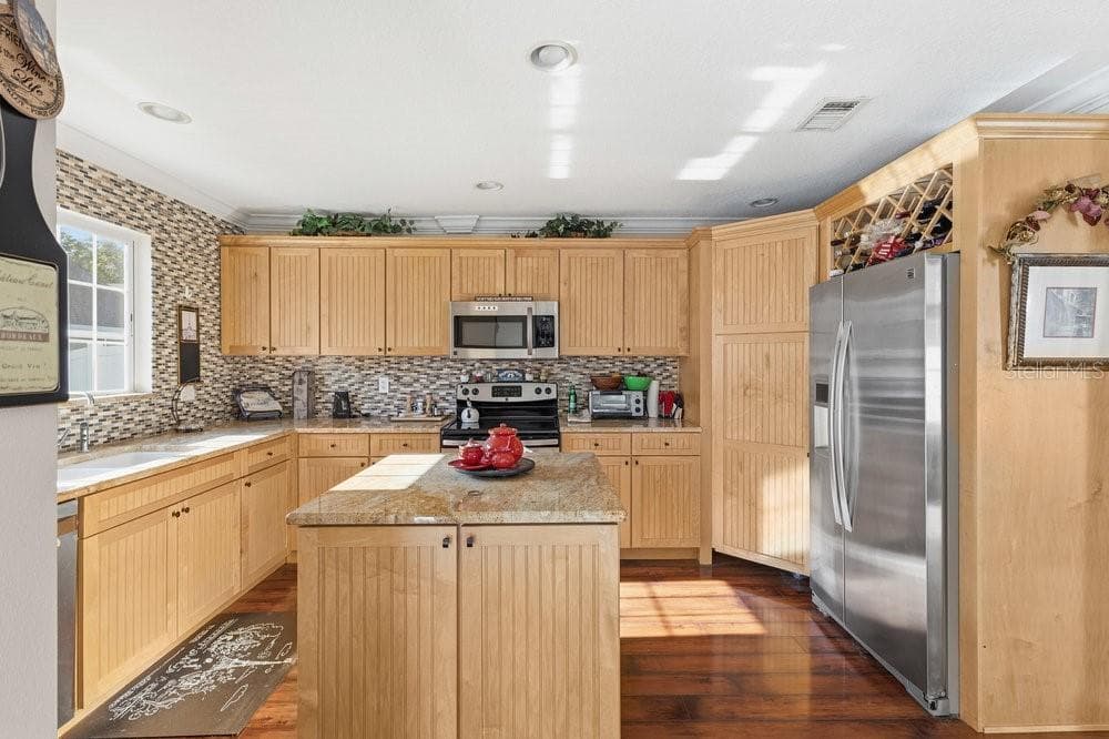 2640 WAYMEYER DRIVE — photo 8 of 33